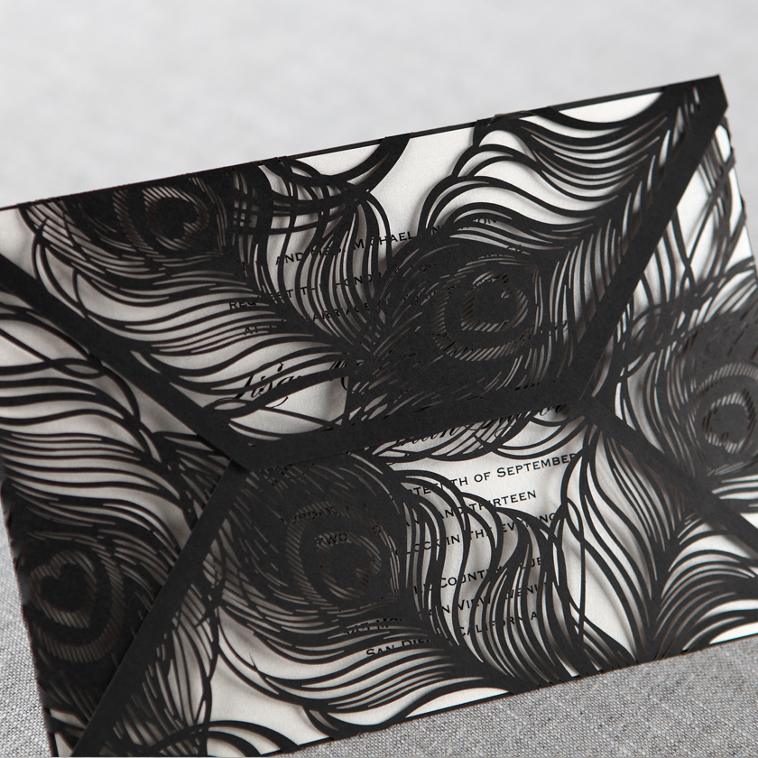 moderne schwarze Pfauenfeder Lasergeschnittene Hochzeitskarten mit weissem Innenblatt WPL0038 - zum Schließen ins Bild klicken