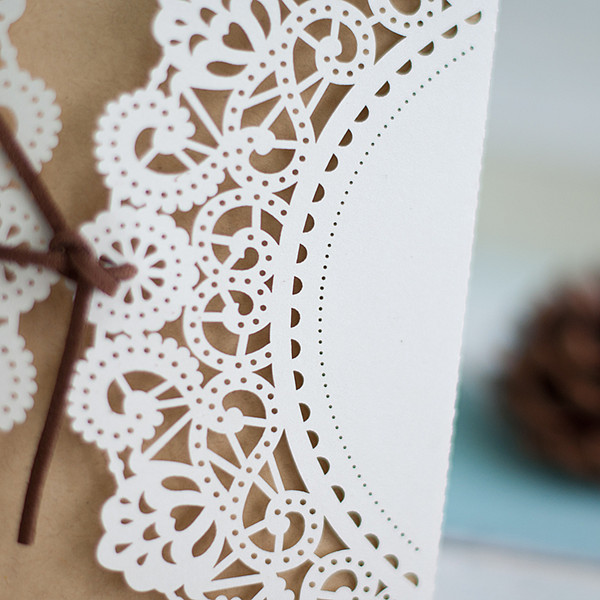romantische Laserschnitt elfenbeinerne Hochzeitskarten mit Baendchen WPL0089 - zum Schließen ins Bild klicken
