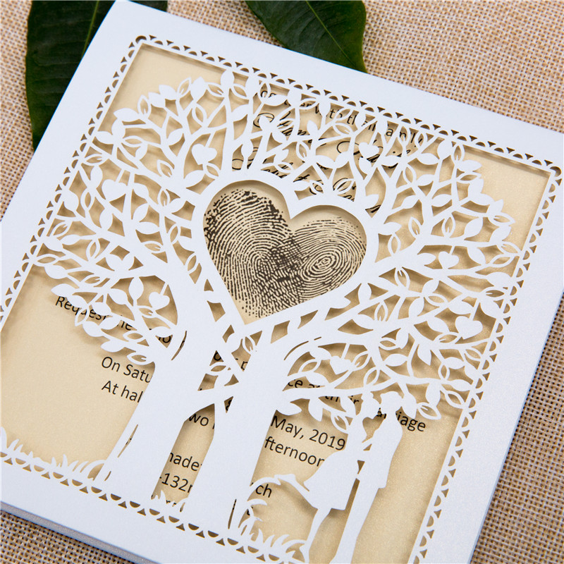 Baum und Herz Laserschnitt Einladungskarte zur Hochzeit in Gruen WZL0014 - zum Schließen ins Bild klicken