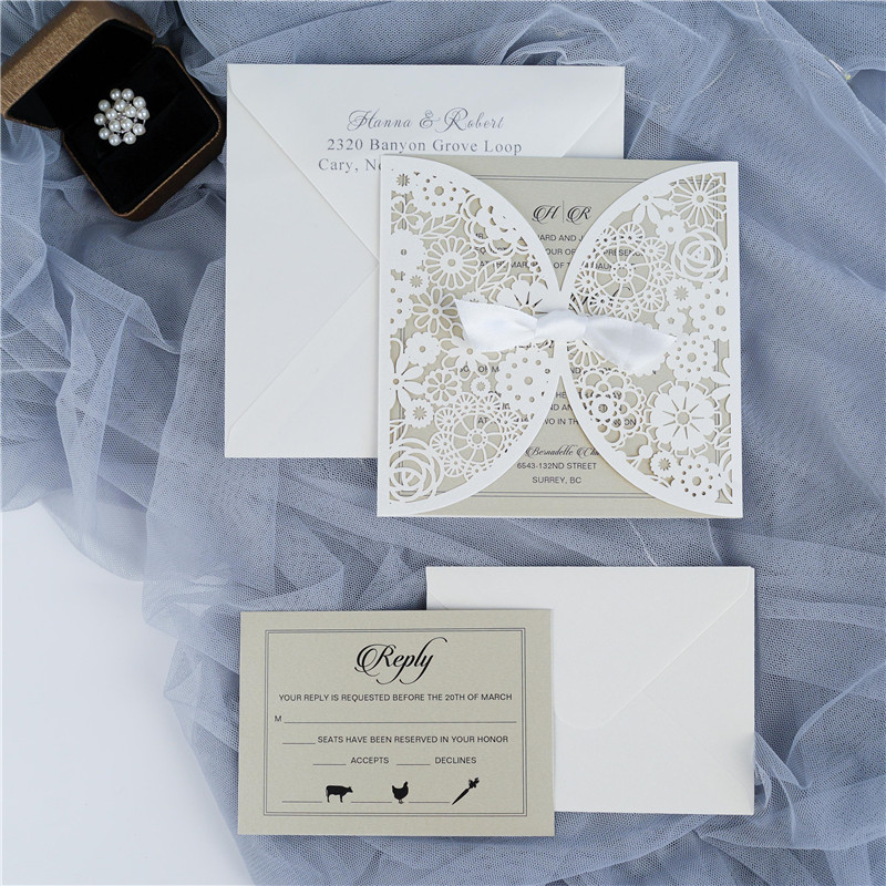 romantische Laserschnitt elfenbeinerne Hochzeitskarten mit Baendchen WPL0001