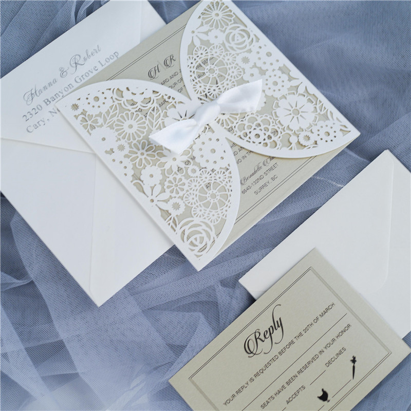 romantische Laserschnitt elfenbeinerne Hochzeitskarten mit Baendchen WPL0001