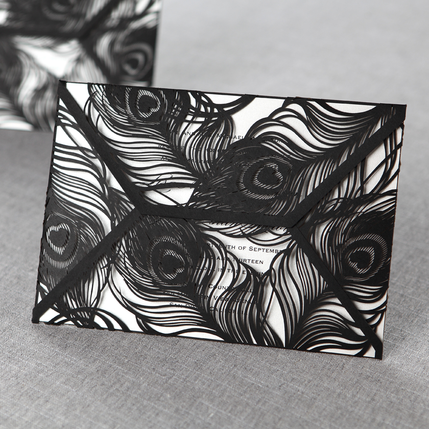 moderne schwarze Pfauenfeder Lasergeschnittene Hochzeitskarten mit weissem Innenblatt WPL0038