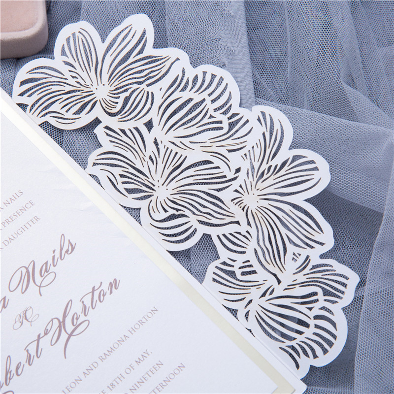 weisse Blumen Spitze Laserdruck Einladung zur Hochzeit WPL0020 - zum Schließen ins Bild klicken